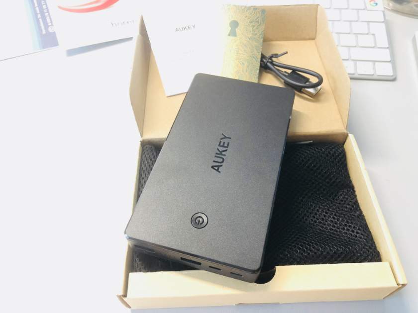 Powerbank hilft Hörgeräten mit Akkus auf die Beine