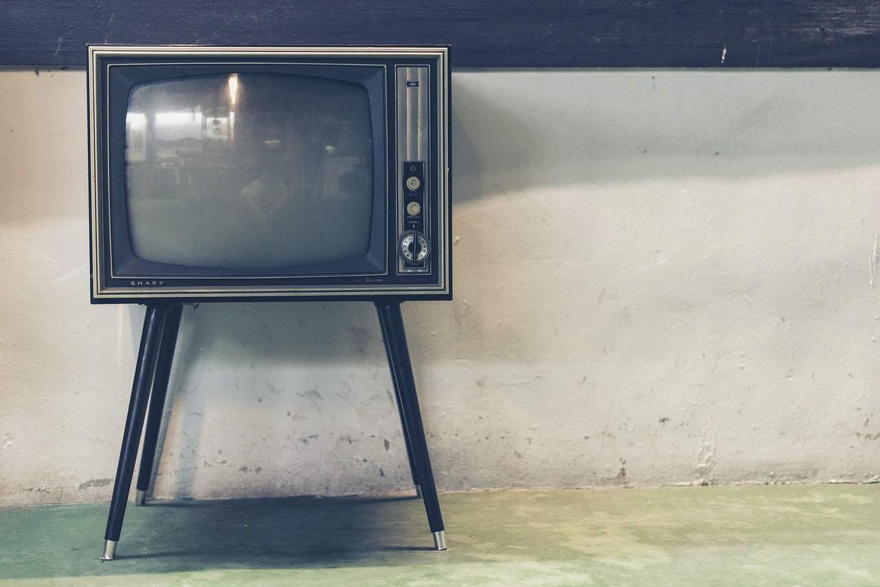 Schwerhörige – Klarer Ton beim Fernseher