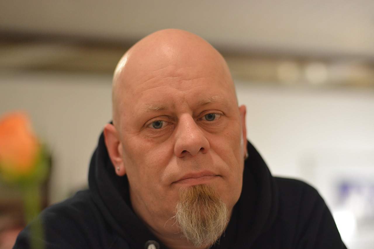 Beim Kämmen Hörgerät herausgerissen