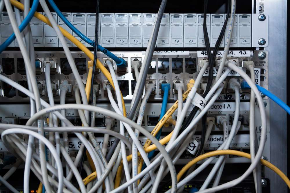 Kabelgewirr am TV-Connector