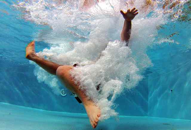 Hörgeräte: Vorsicht beim sommerlichen Wasserspaß